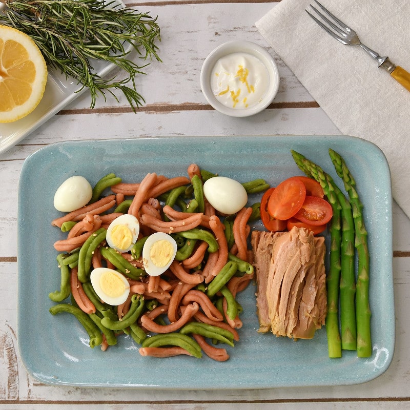 Casarecce bicolor con filetes de atún